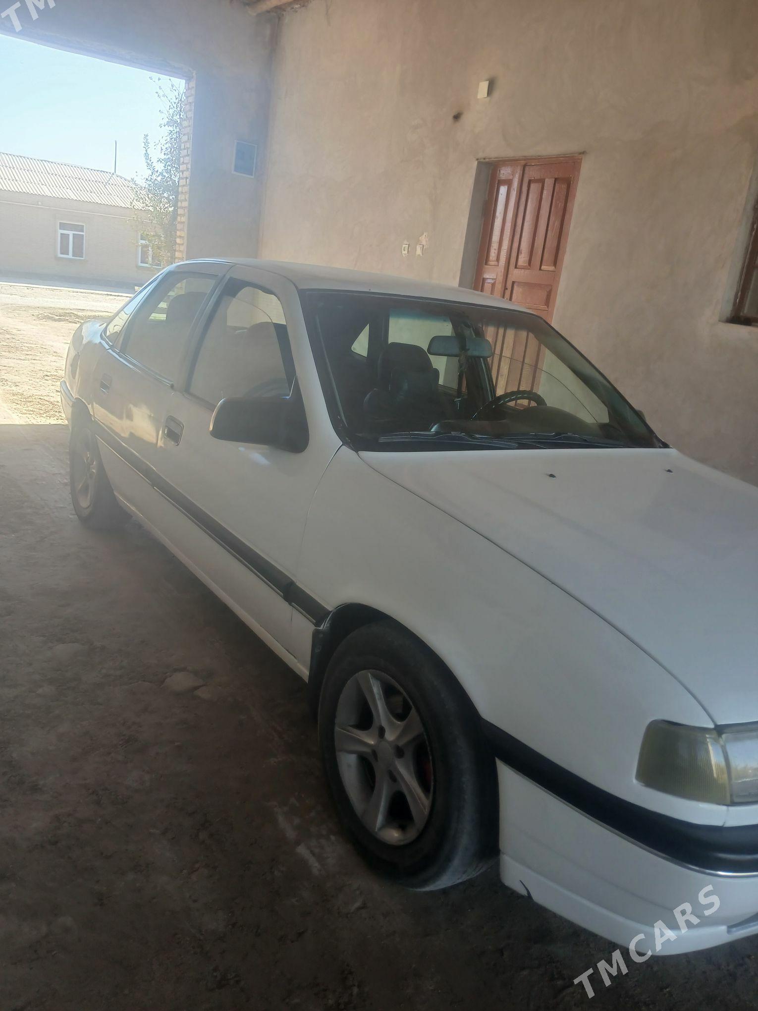Opel Vectra 1990 - 26 000 TMT - Фарап - img 2
