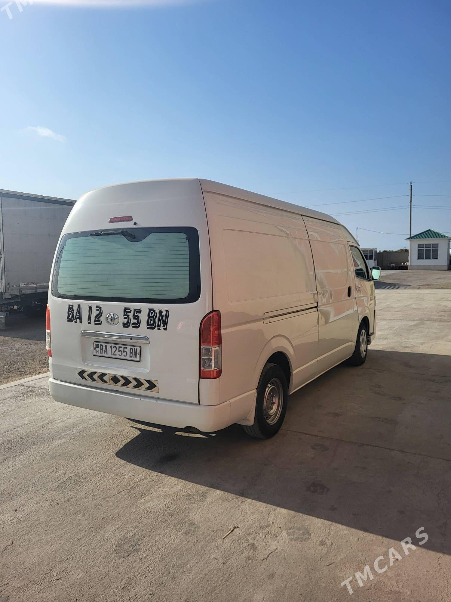 Toyota Hiace 2006 - 280 000 TMT - Гумдаг - img 1