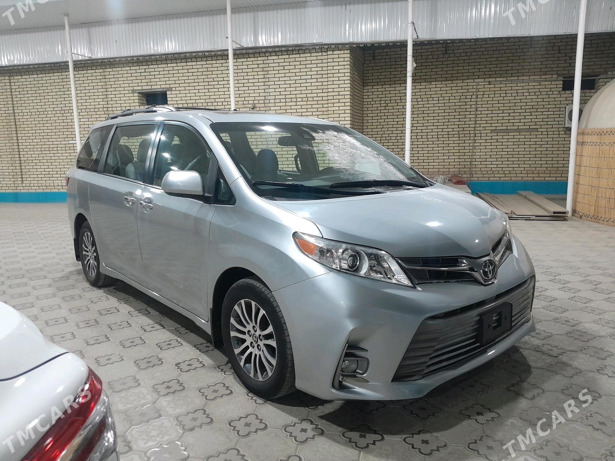 Toyota Sienna 2020 - 500 000 TMT - Мары - img 6