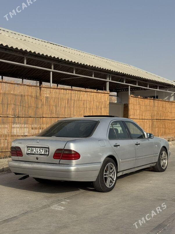 Mercedes-Benz E320 1997 - 65 000 TMT - Balkanabat - img 2