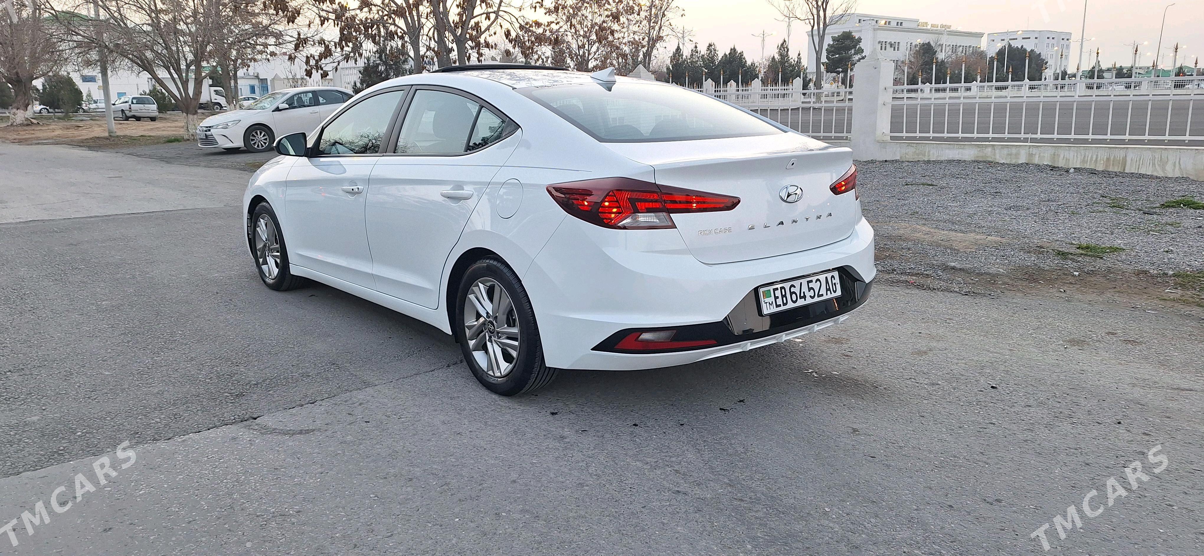 Hyundai Elantra 2019 - 248 000 TMT - Gurtly - img 7