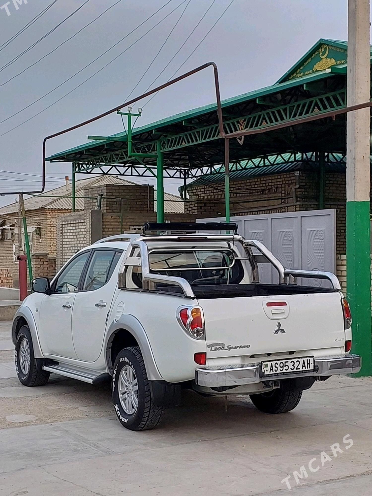 Mitsubishi L200 2010 - 220 000 TMT - Бахарден - img 4