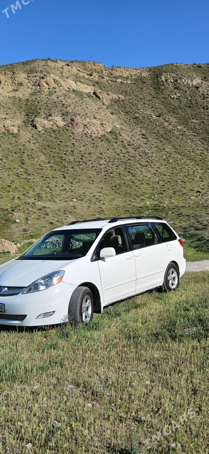 Toyota Sienna 2007 - 230 000 TMT - Aşgabat - img 2