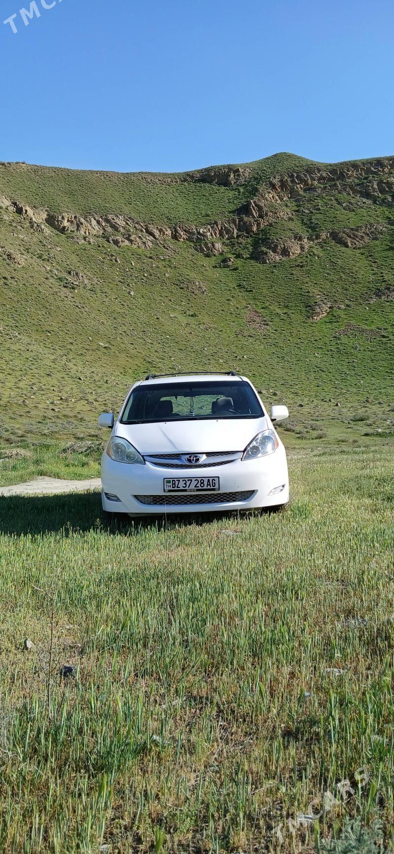 Toyota Sienna 2007 - 230 000 TMT - Aşgabat - img 5