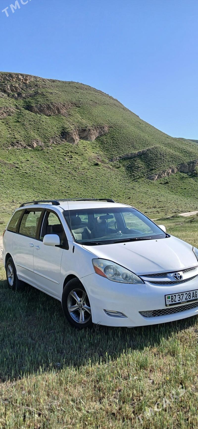 Toyota Sienna 2007 - 230 000 TMT - Aşgabat - img 1