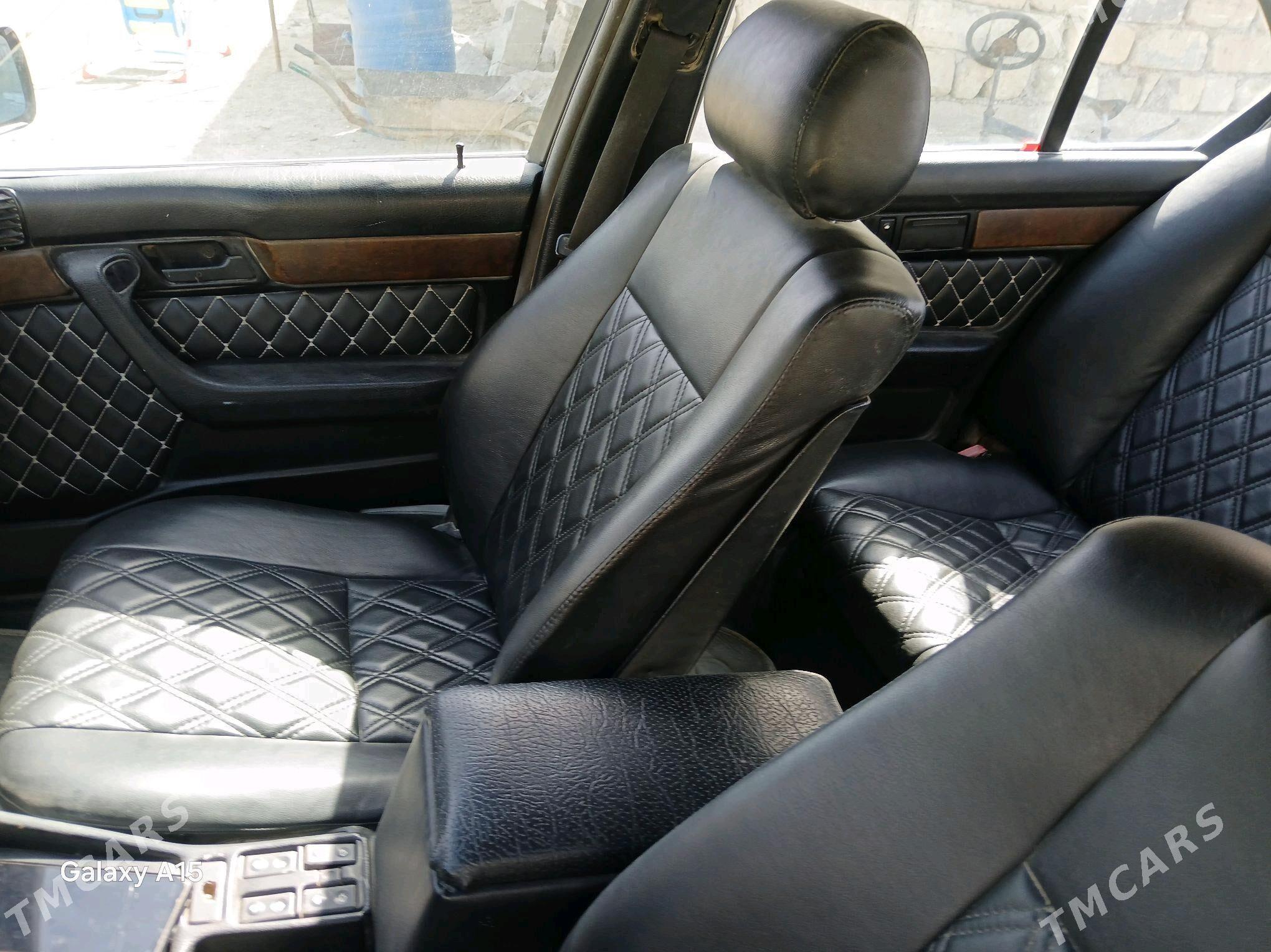 BMW 1 Series 1992 - 50 000 TMT - Хазар - img 3