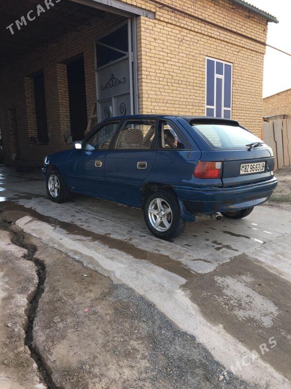 Opel Astra 1993 - 30 000 TMT - Фарап - img 4