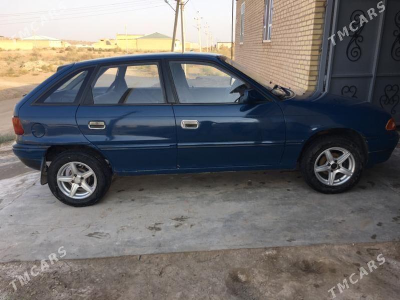 Opel Astra 1993 - 30 000 TMT - Фарап - img 1