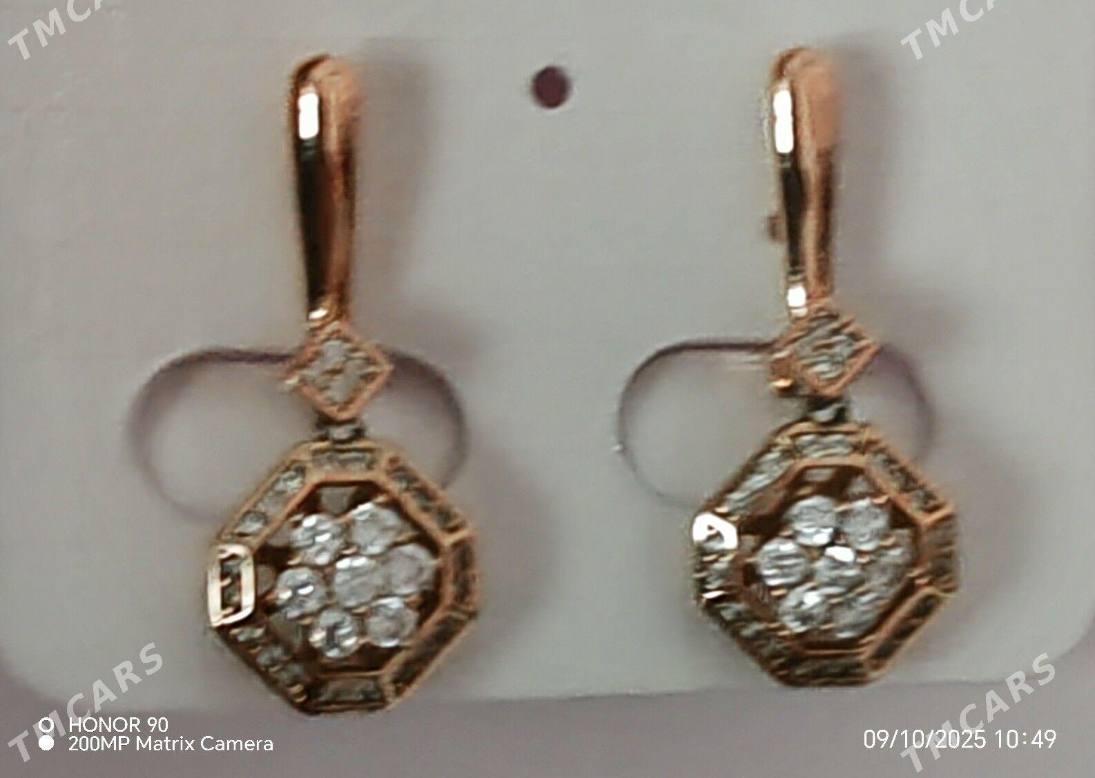 Gulak deşmek Прокалывание ушей - Aşgabat - img 1