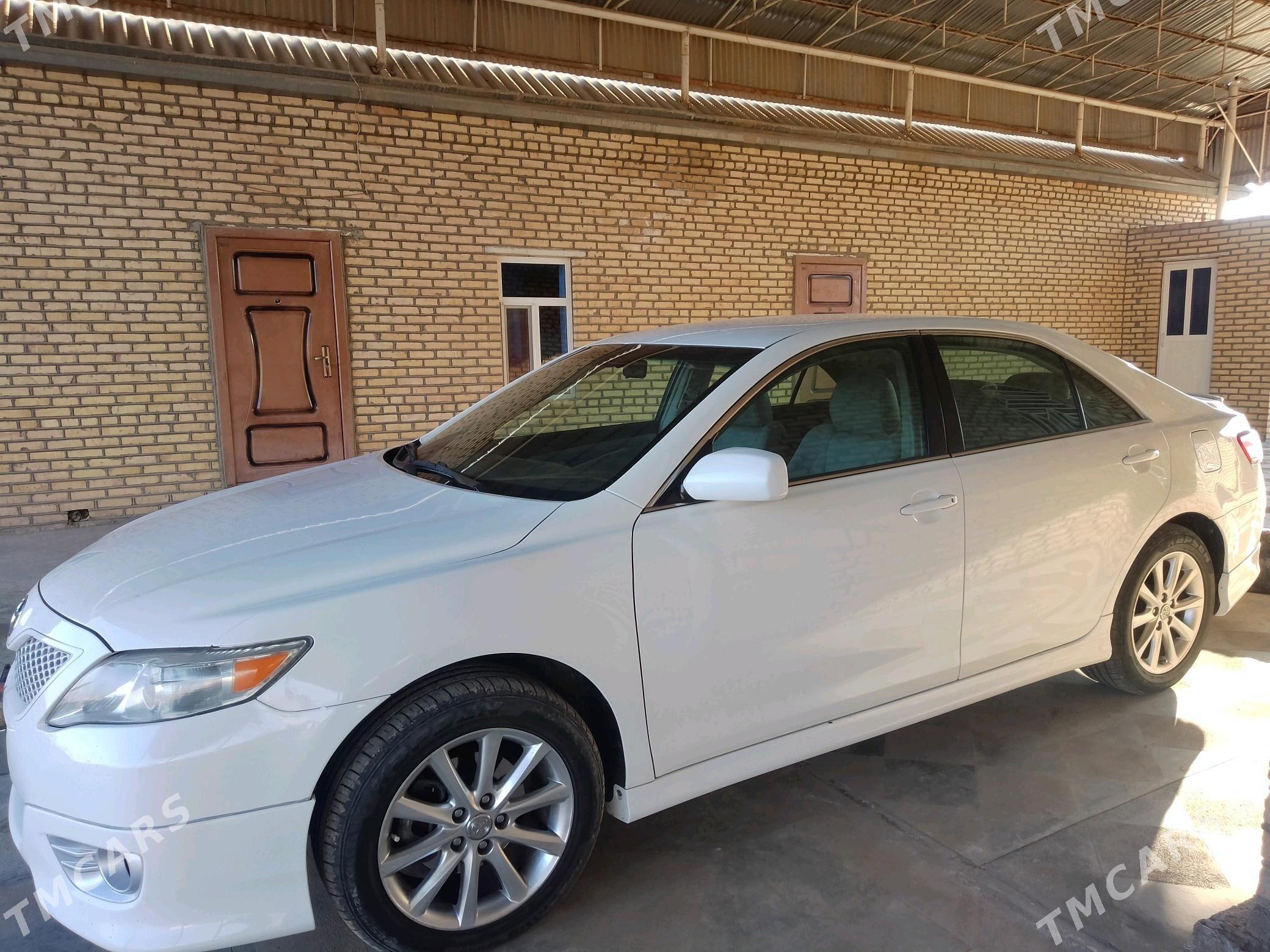 Toyota Camry 2011 - 240 000 TMT - Мары - img 1