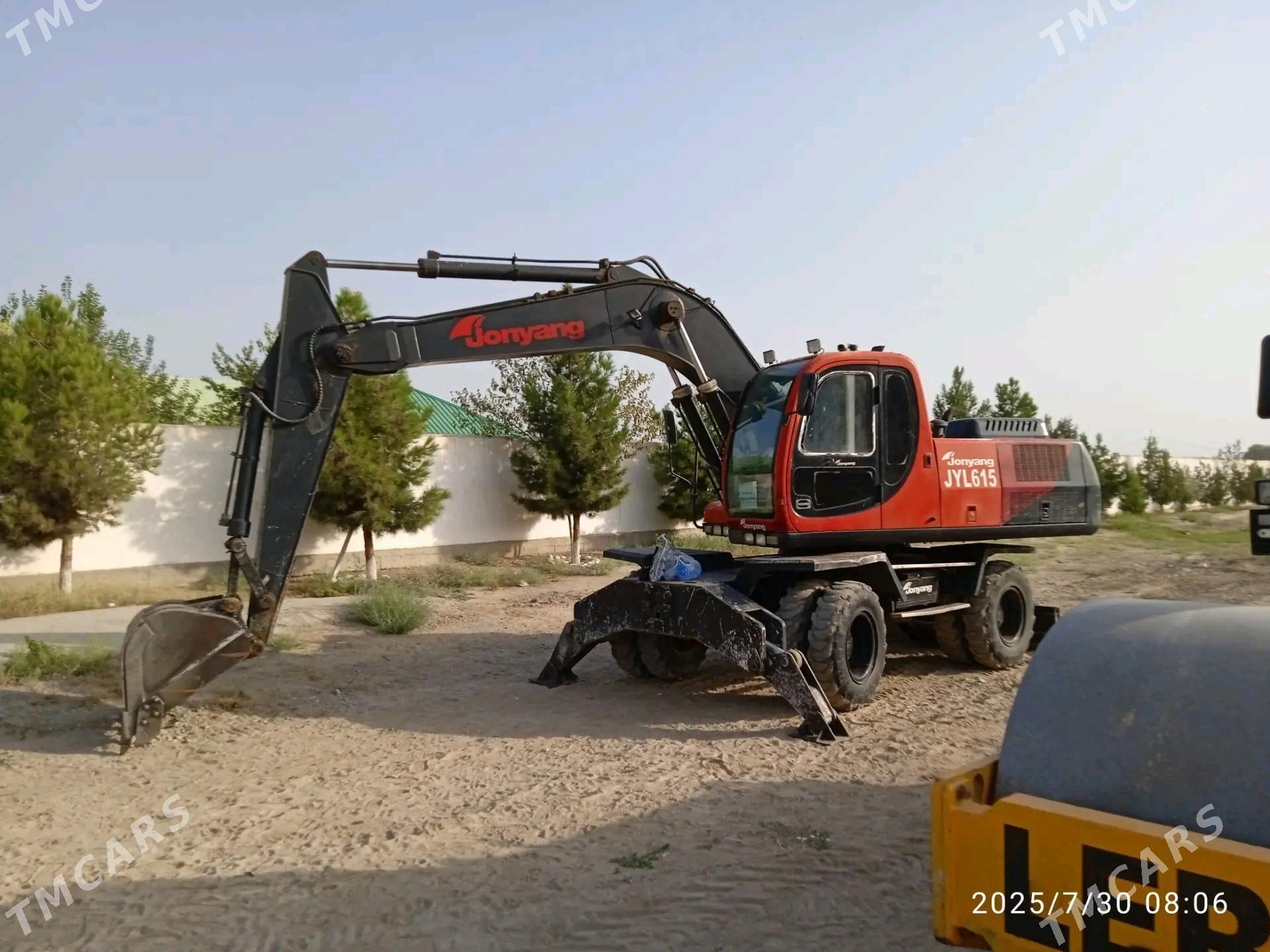 JCB 4CX ECO 2010 - 800 000 TMT - Чарджоу - img 1