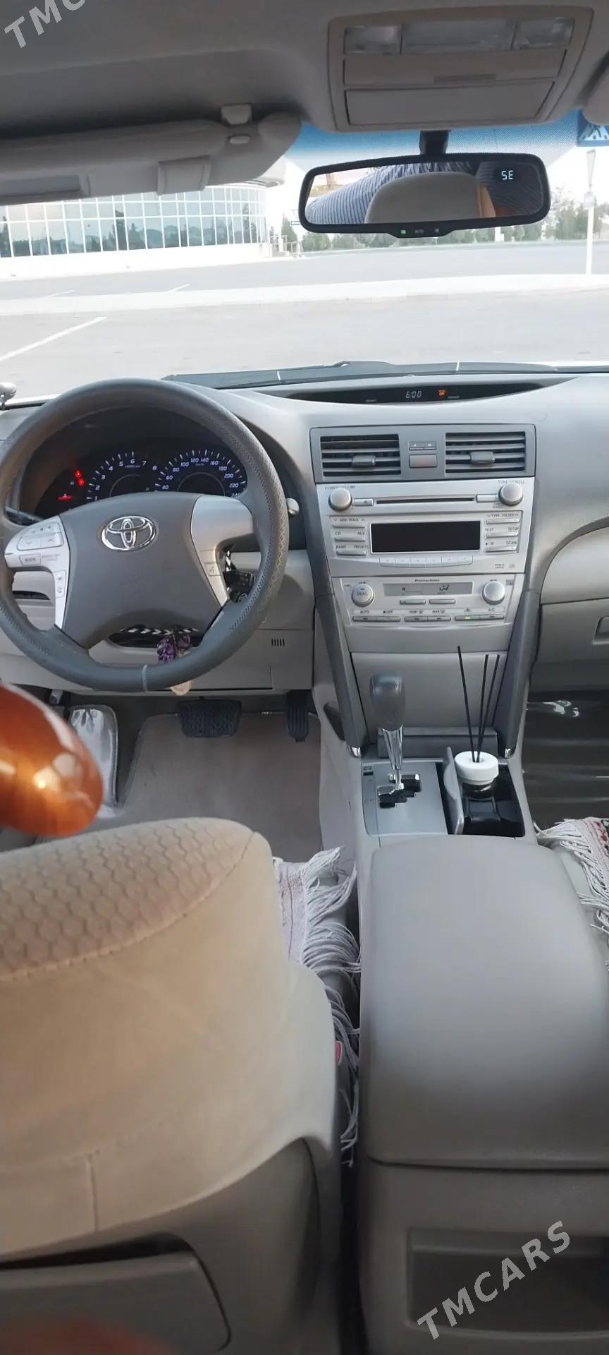 Toyota Camry 2010 - 200 000 TMT - Гёкдепе - img 1