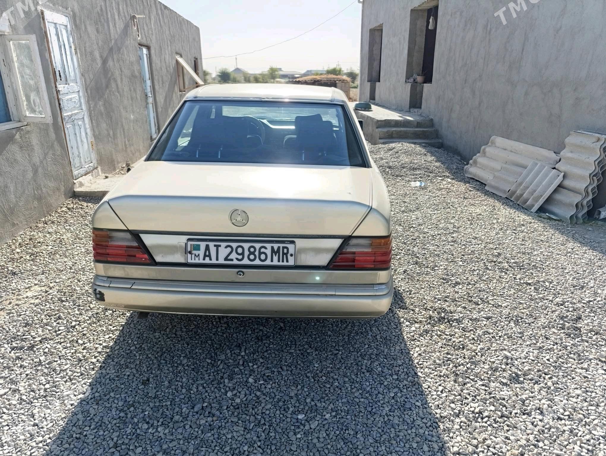 Mercedes-Benz 230E 1991 - 50 000 TMT - Мургап - img 3
