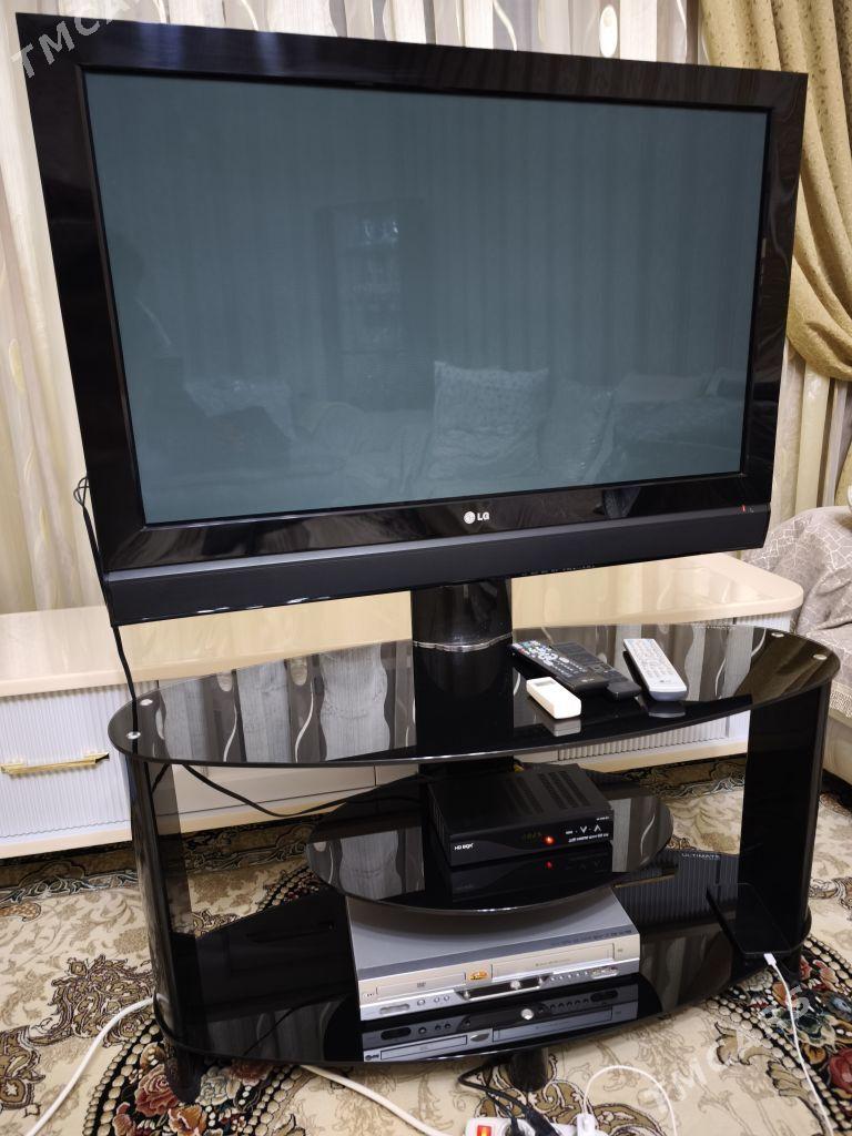 телевизор с подставкой Lg - Бедев - img 1