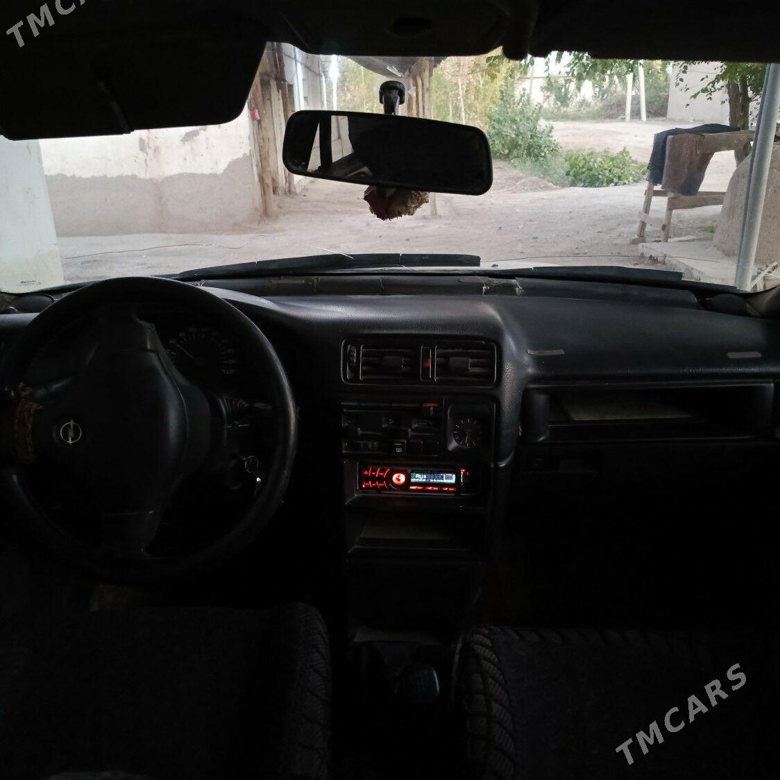 Opel Vectra 1992 - 35 000 TMT - Гурбансолтан Едже - img 1