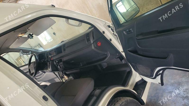 Toyota Hiace 2015 - 570 000 TMT - Койтендаг - img 3