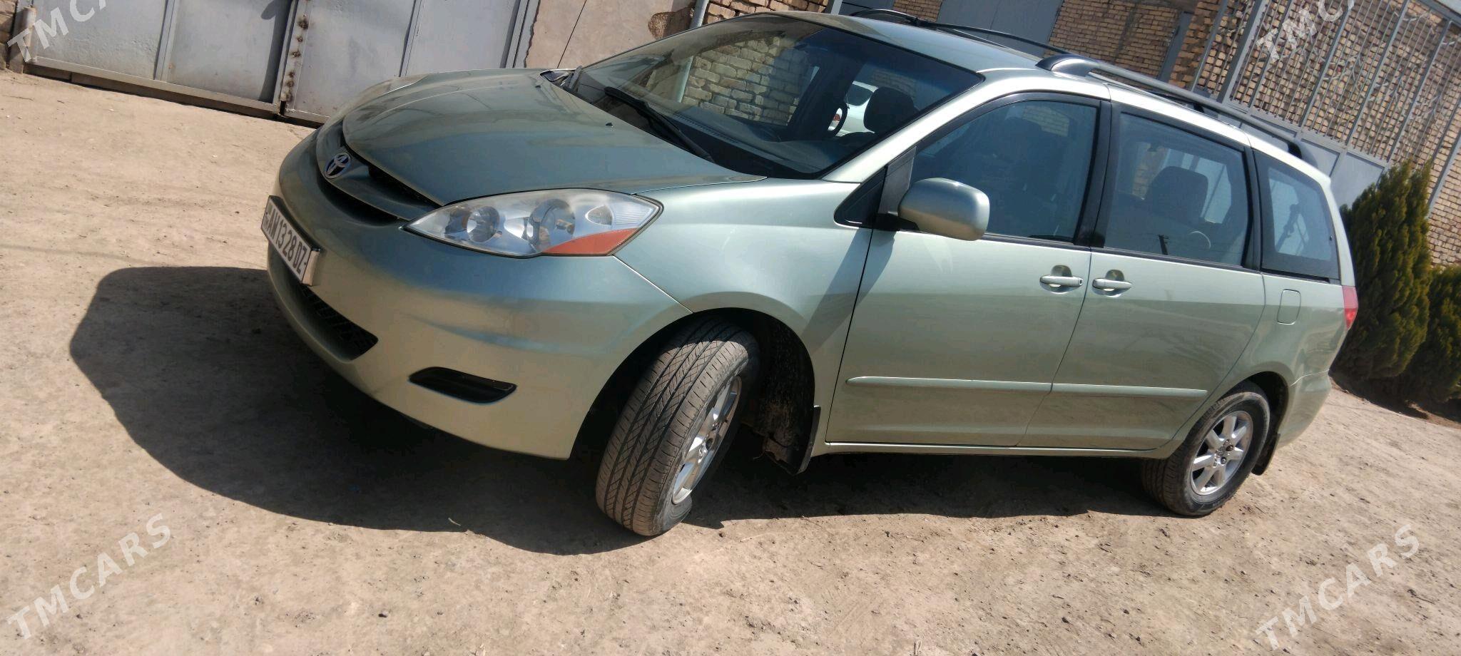 Toyota Sienna 2008 - 260 000 TMT - етр. Туркменбаши - img 2