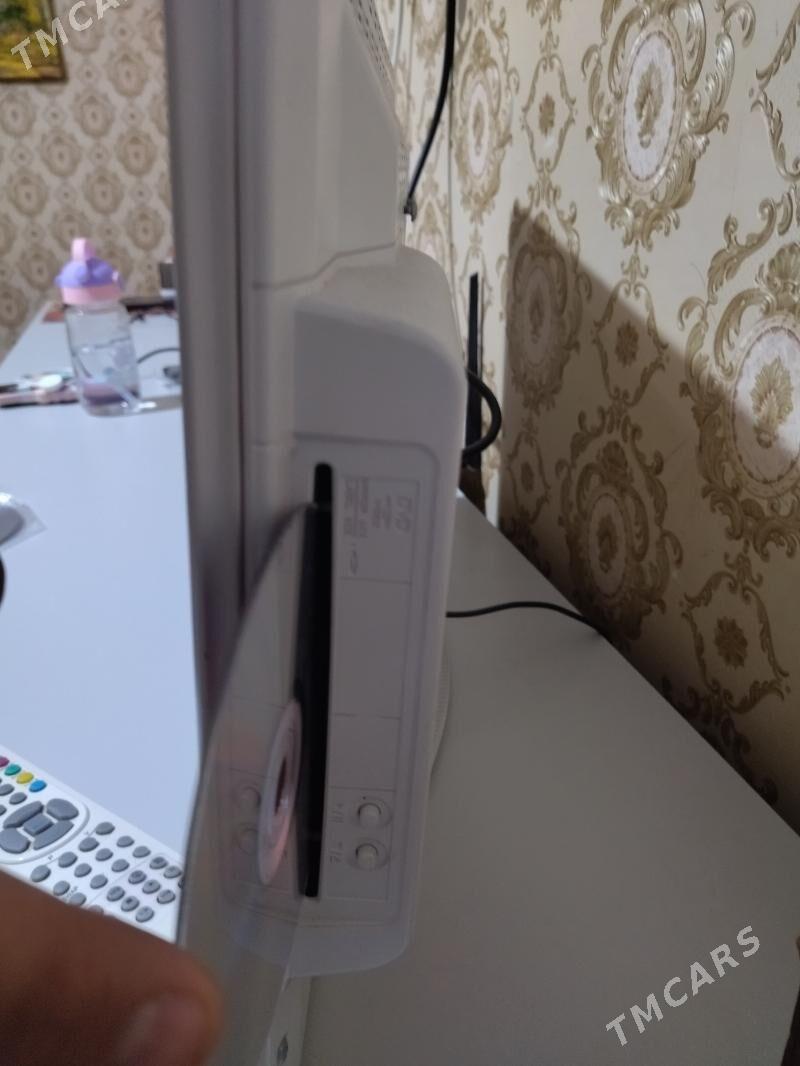 VESTEL 22 LED + DVD - Howdan "W" - img 3