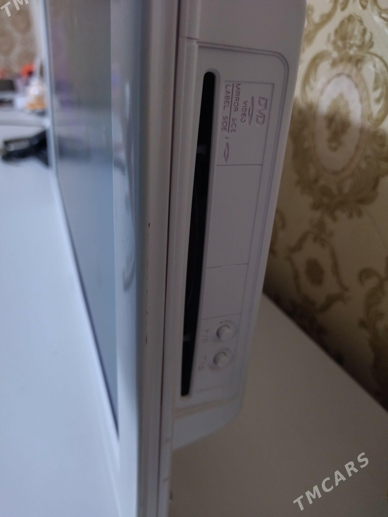 VESTEL 22 LED + DVD - Howdan "W" - img 2