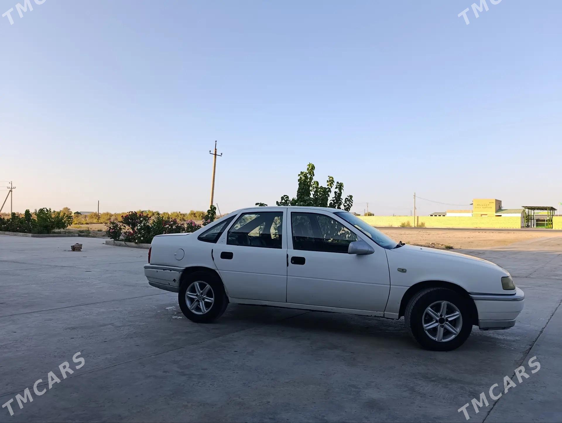Opel Vectra 1994 - 26 000 TMT - Халач - img 1