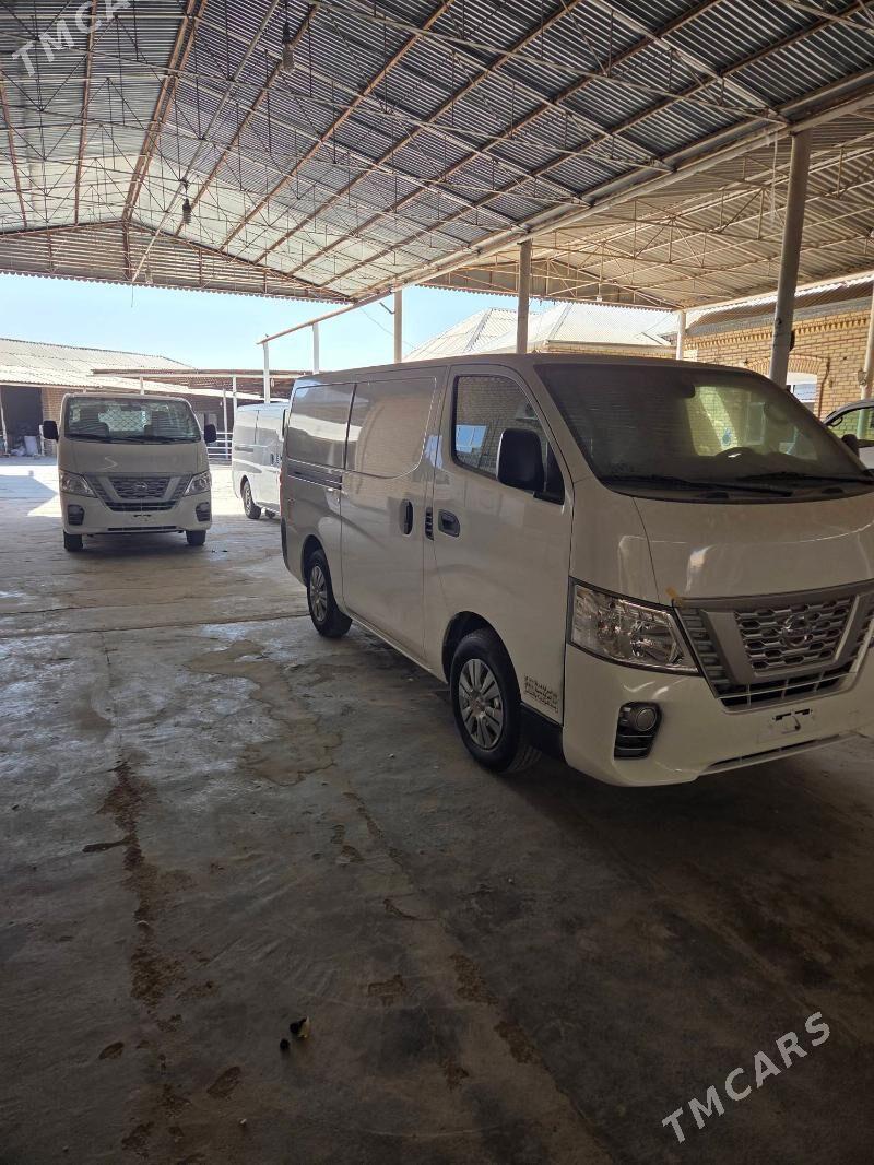 Nissan Urvan 2021 - 317 000 TMT - Mary - img 3