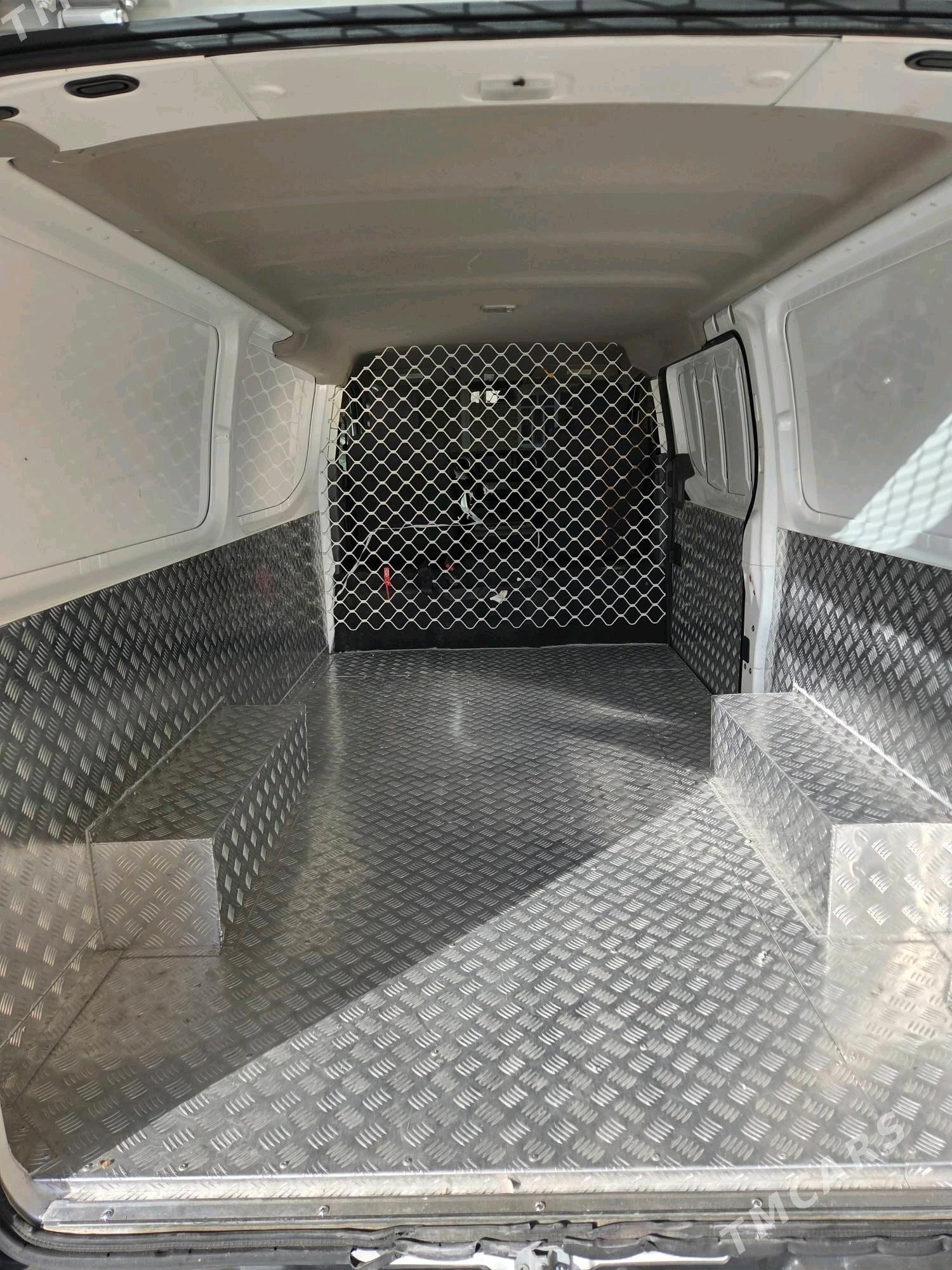 Nissan Urvan 2021 - 317 000 TMT - Mary - img 5