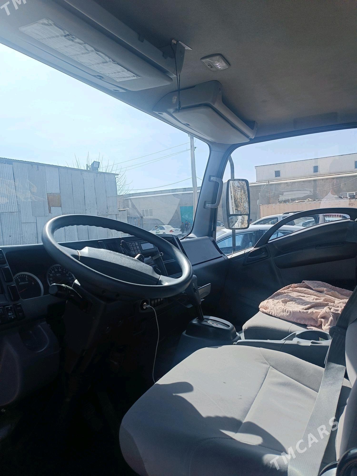 Isuzu Elf 2018 - 520 000 TMT - Мары - img 5