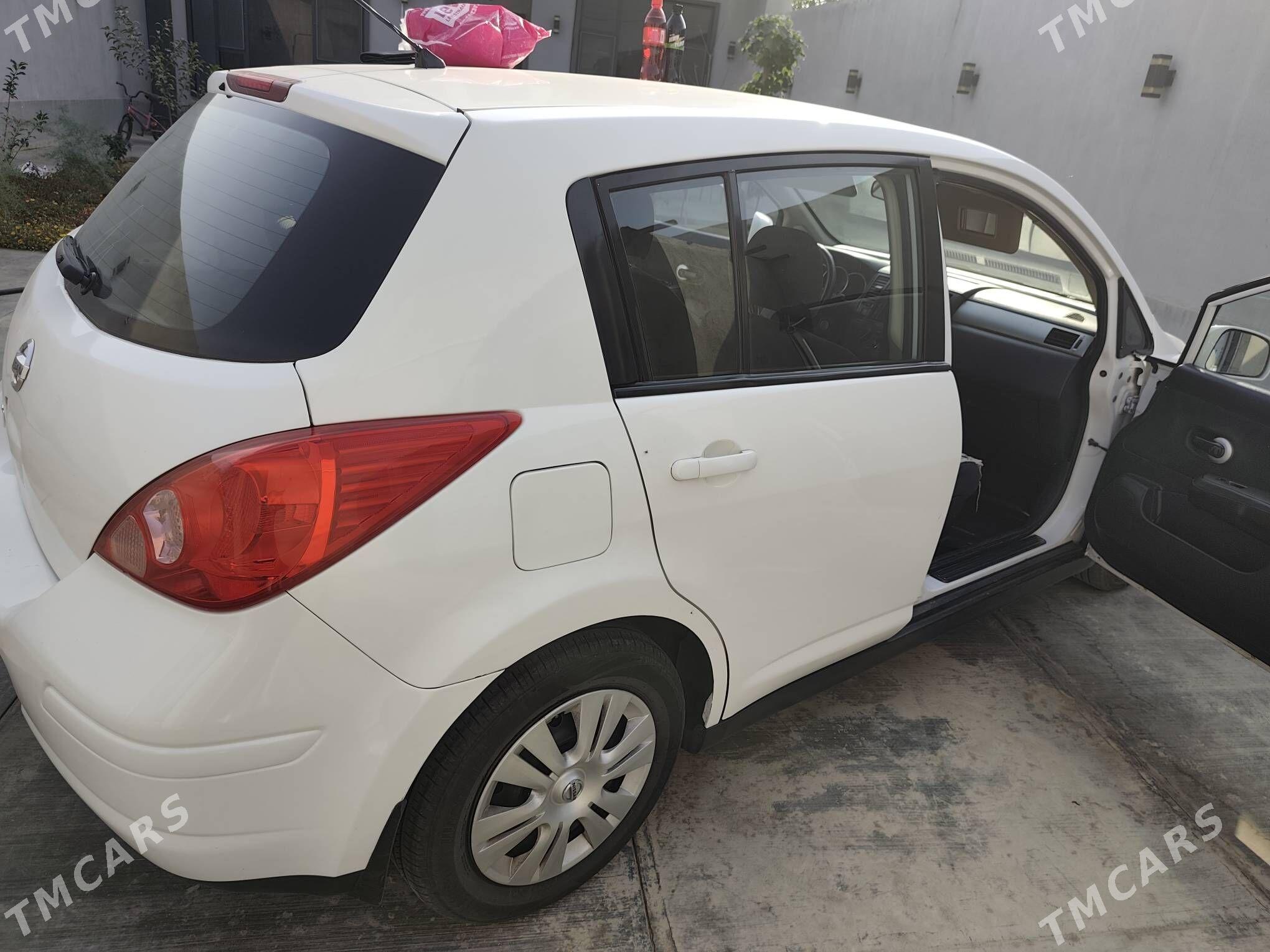 Nissan Versa 2010 - 132 000 TMT - 30 мкр - img 1