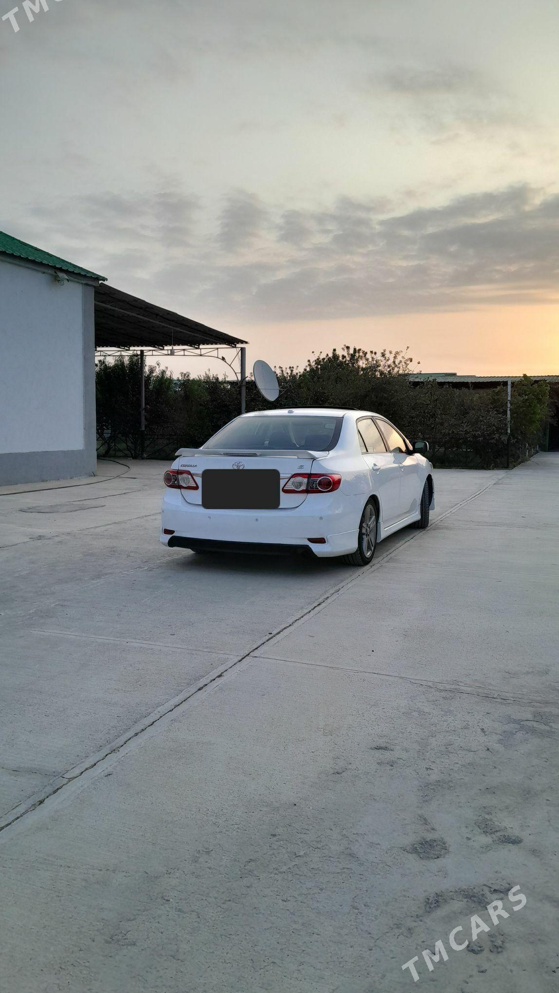 Toyota Corolla 2011 - 180 000 TMT - Гёкдепе - img 4