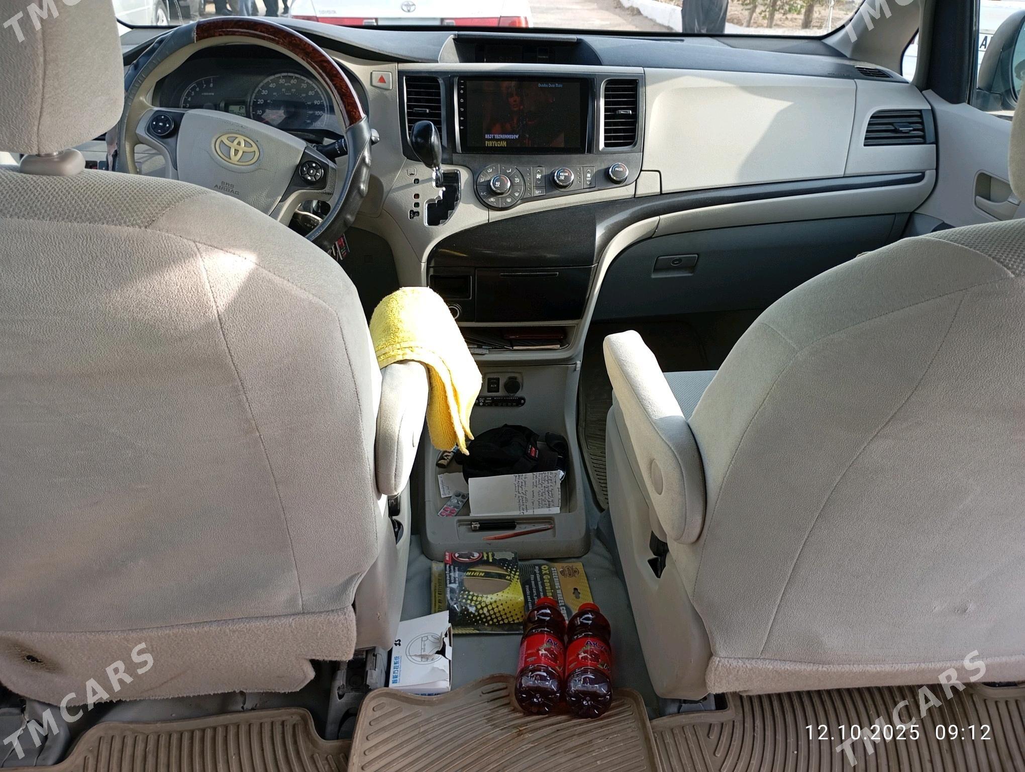 Toyota Sienna 2010 - 270 000 TMT - Tejen - img 3