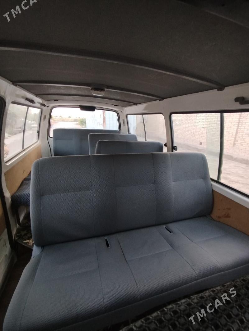 Toyota Hiace 2002 - 130 000 TMT - Sakar - img 1