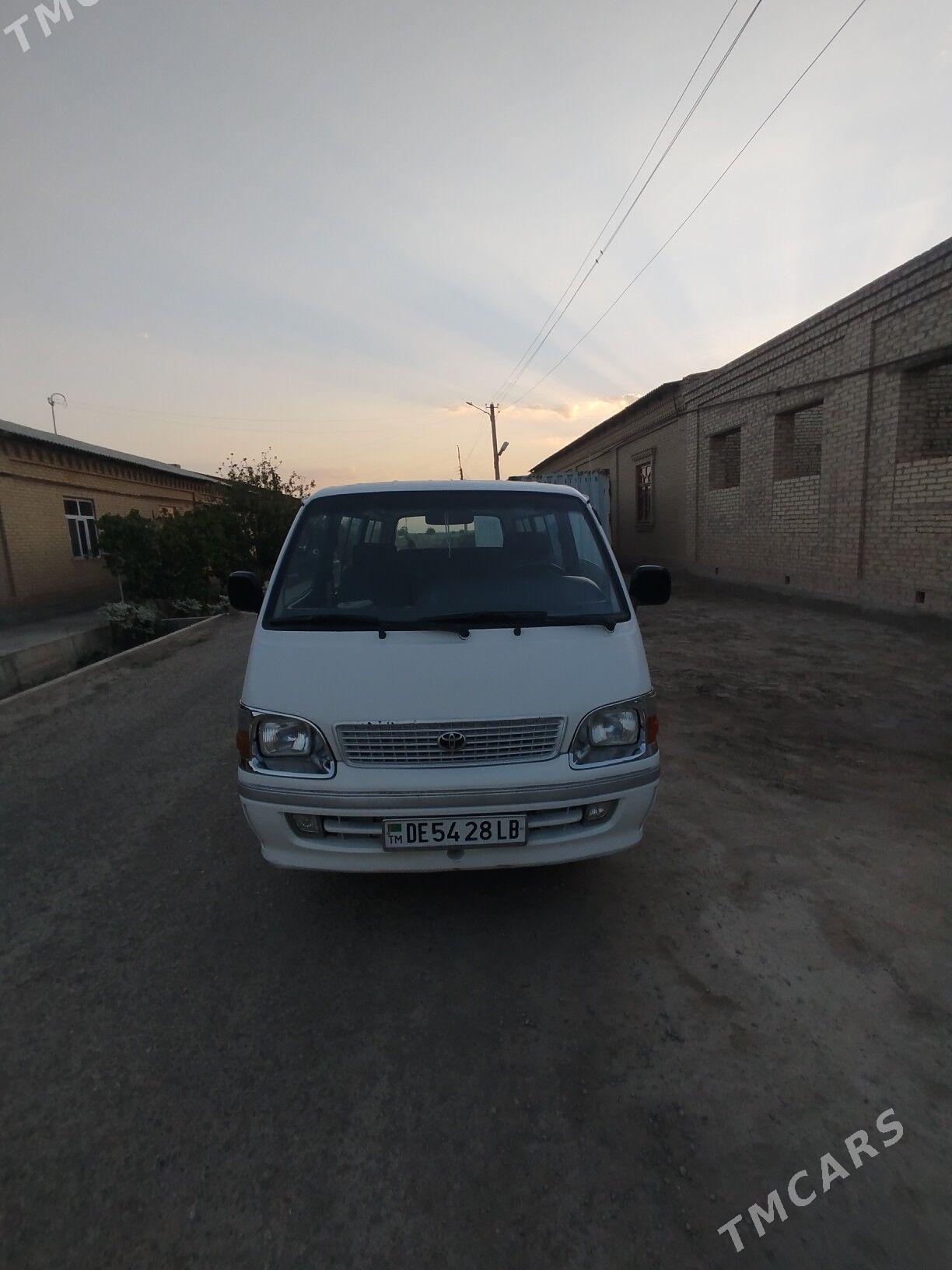 Toyota Hiace 2002 - 130 000 TMT - Sakar - img 2