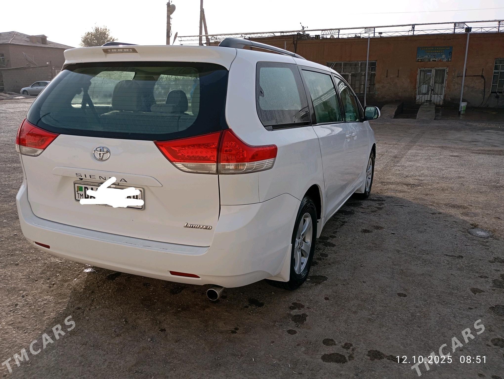 Toyota Sienna 2010 - 270 000 TMT - Tejen - img 5