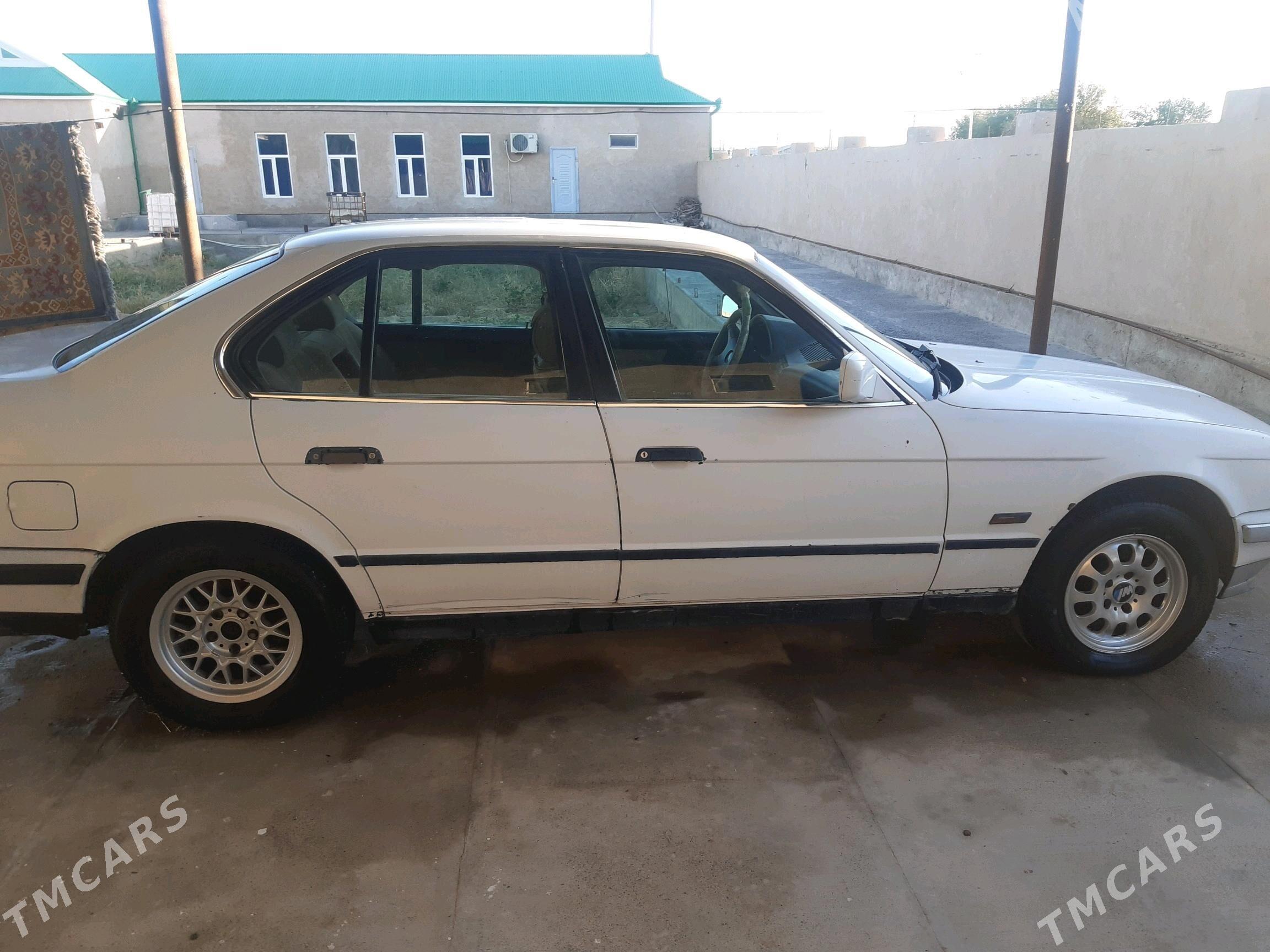 BMW 520 1991 - 25 000 TMT - Газаджак - img 1