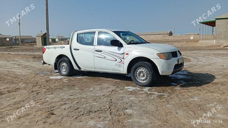 Mitsubishi L200 2006 - 125 000 TMT - Эсенгулы - img 1