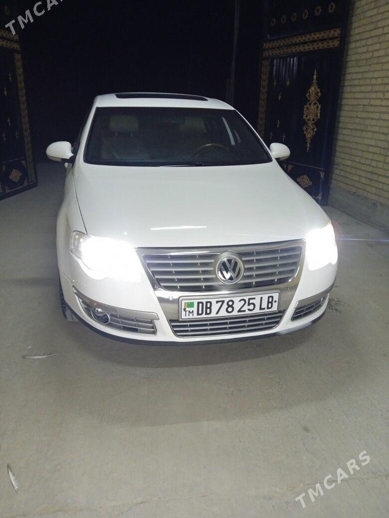 Volkswagen Passat 2006 - 80 000 TMT - Саят - img 1