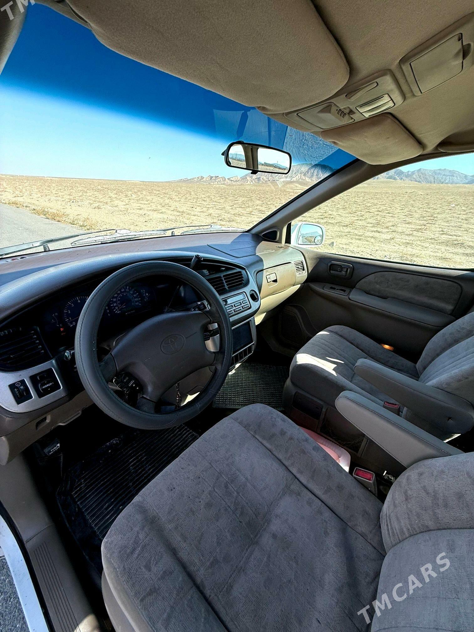 Toyota Sienna 2001 - 160 000 TMT - Гызыларбат - img 1