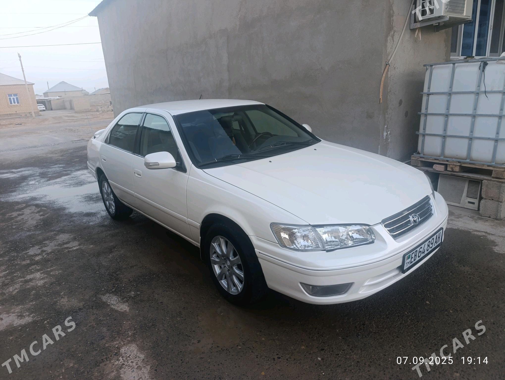 Toyota Camry 2001 - 119 000 TMT - Теджен - img 1