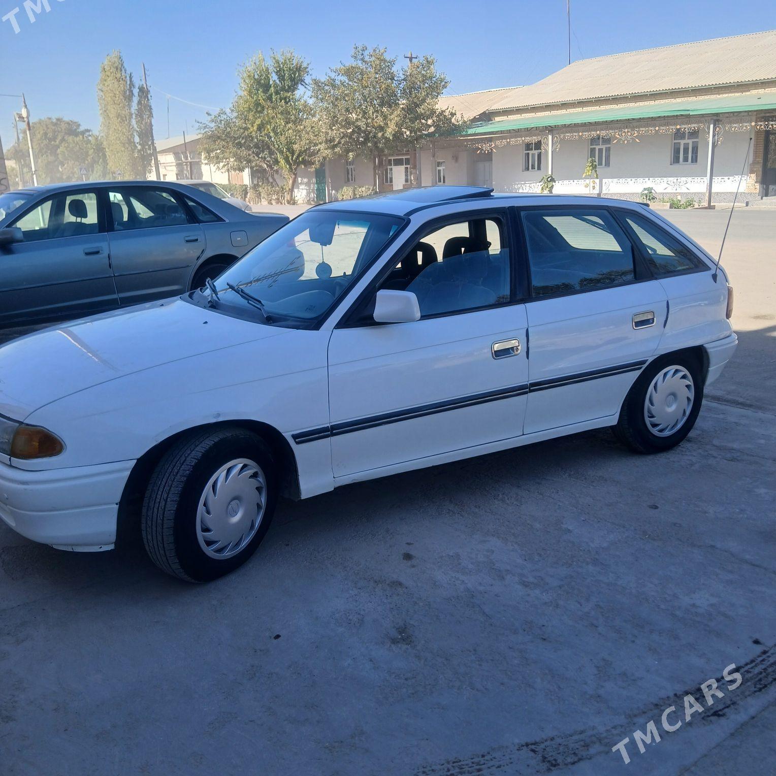 Opel Astra 1992 - 40 000 TMT - Гурбансолтан Едже - img 2