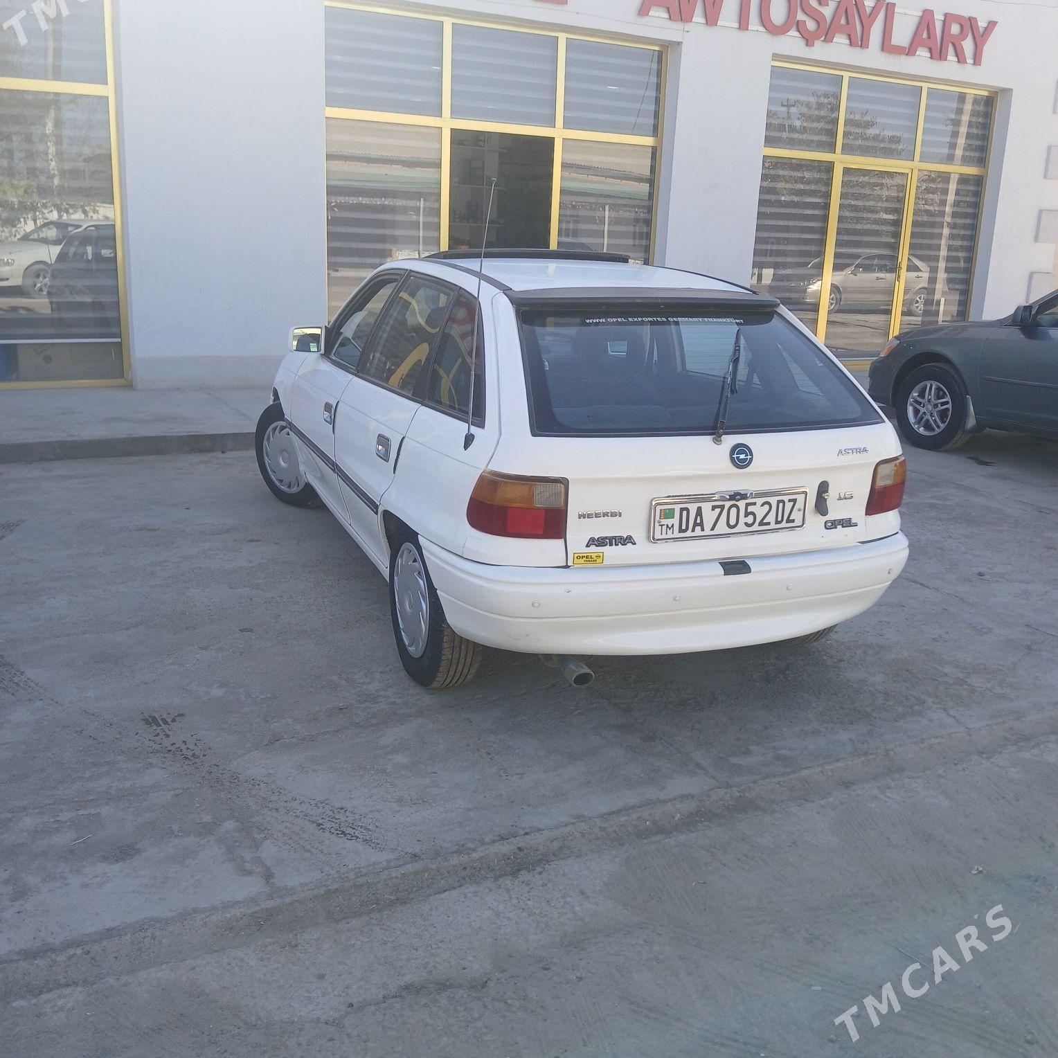 Opel Astra 1992 - 40 000 TMT - Гурбансолтан Едже - img 1