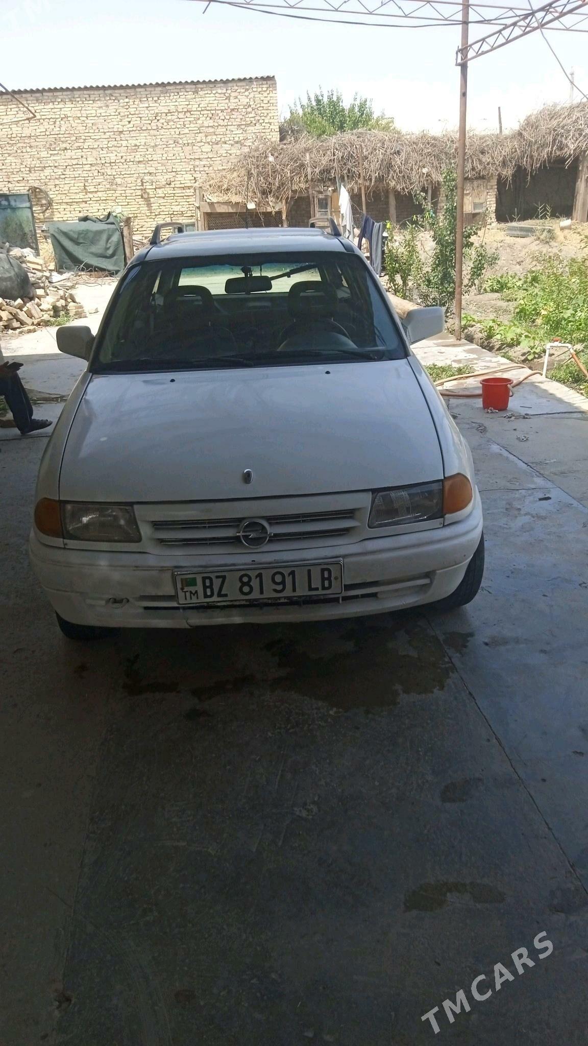 Opel Astra 1995 - 30 000 TMT - Дянев - img 2