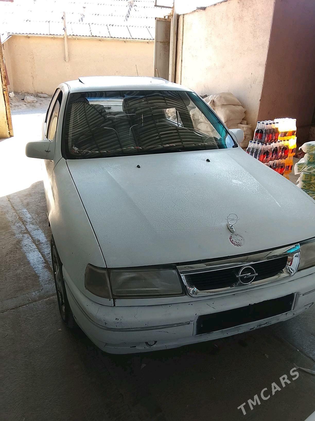 Opel Vectra 1989 - 38 000 TMT - Губадаг - img 1