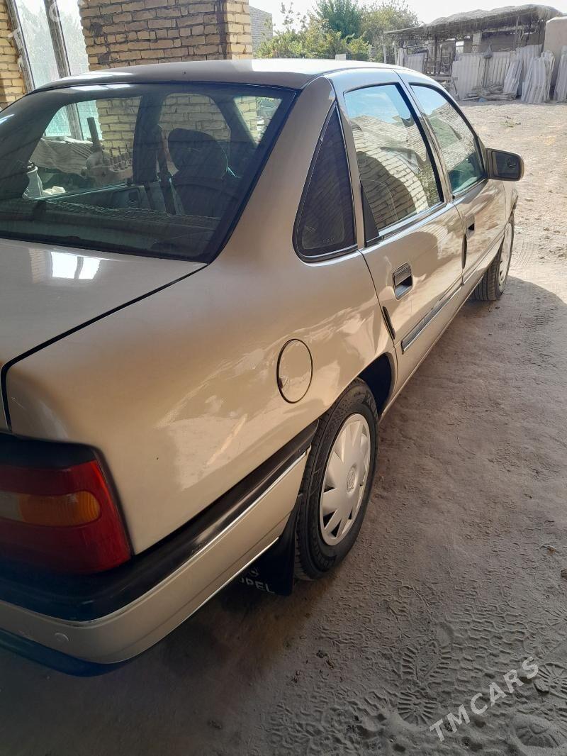 Opel Vectra 1991 - 40 000 TMT - Çärjew - img 4