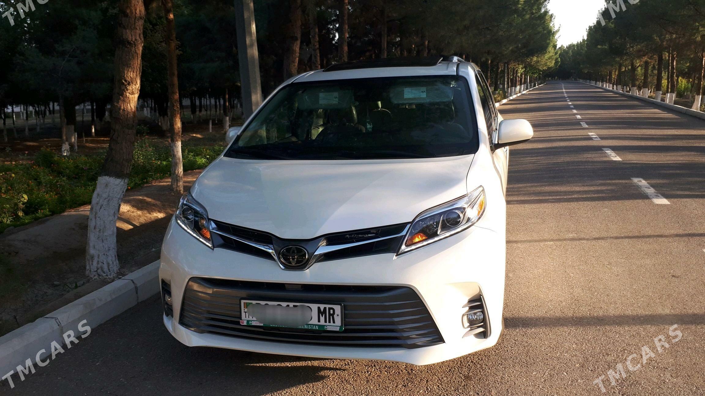 Toyota Sienna 2018 - 550 000 TMT - Мары - img 1