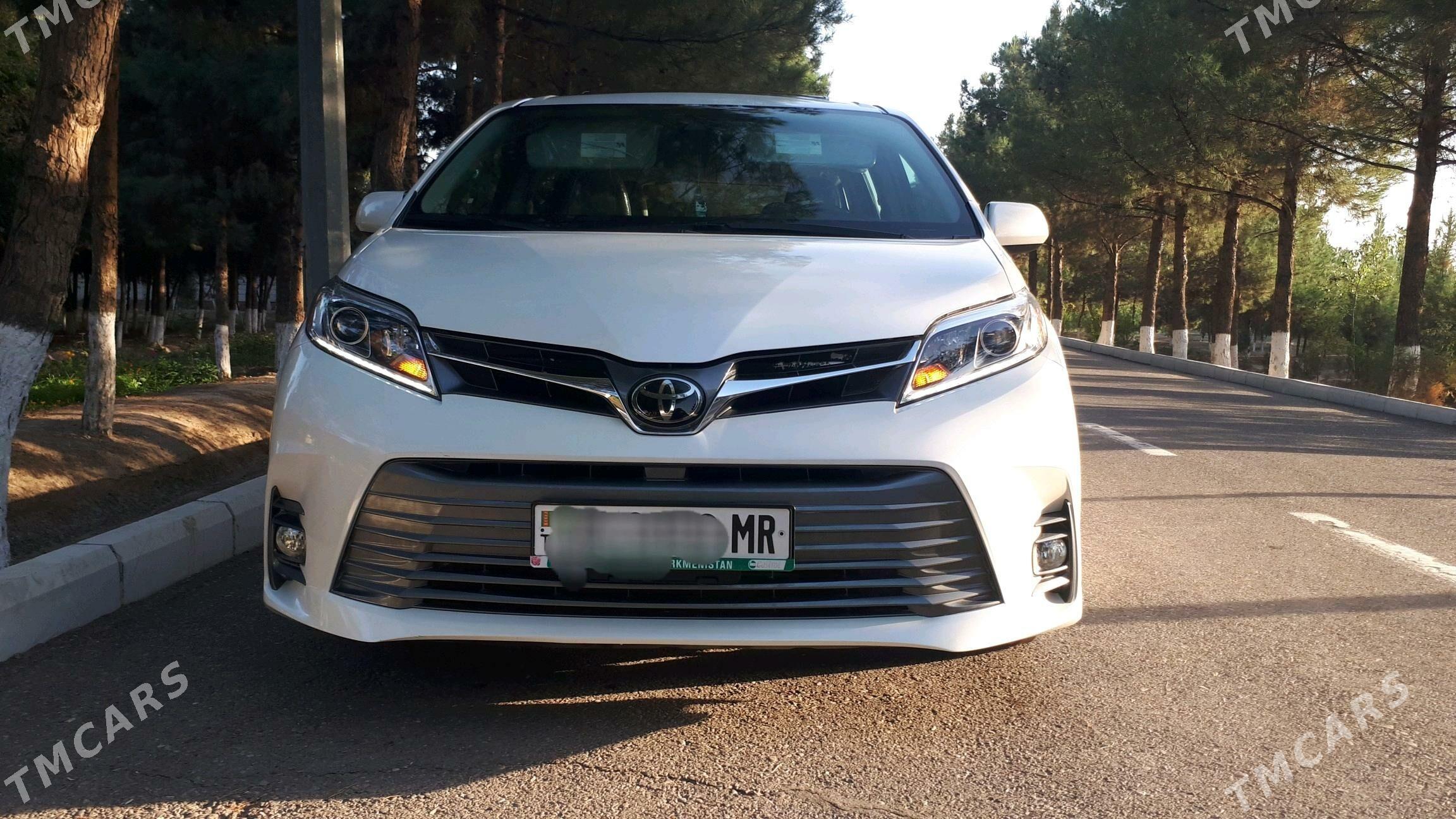 Toyota Sienna 2018 - 550 000 TMT - Мары - img 2