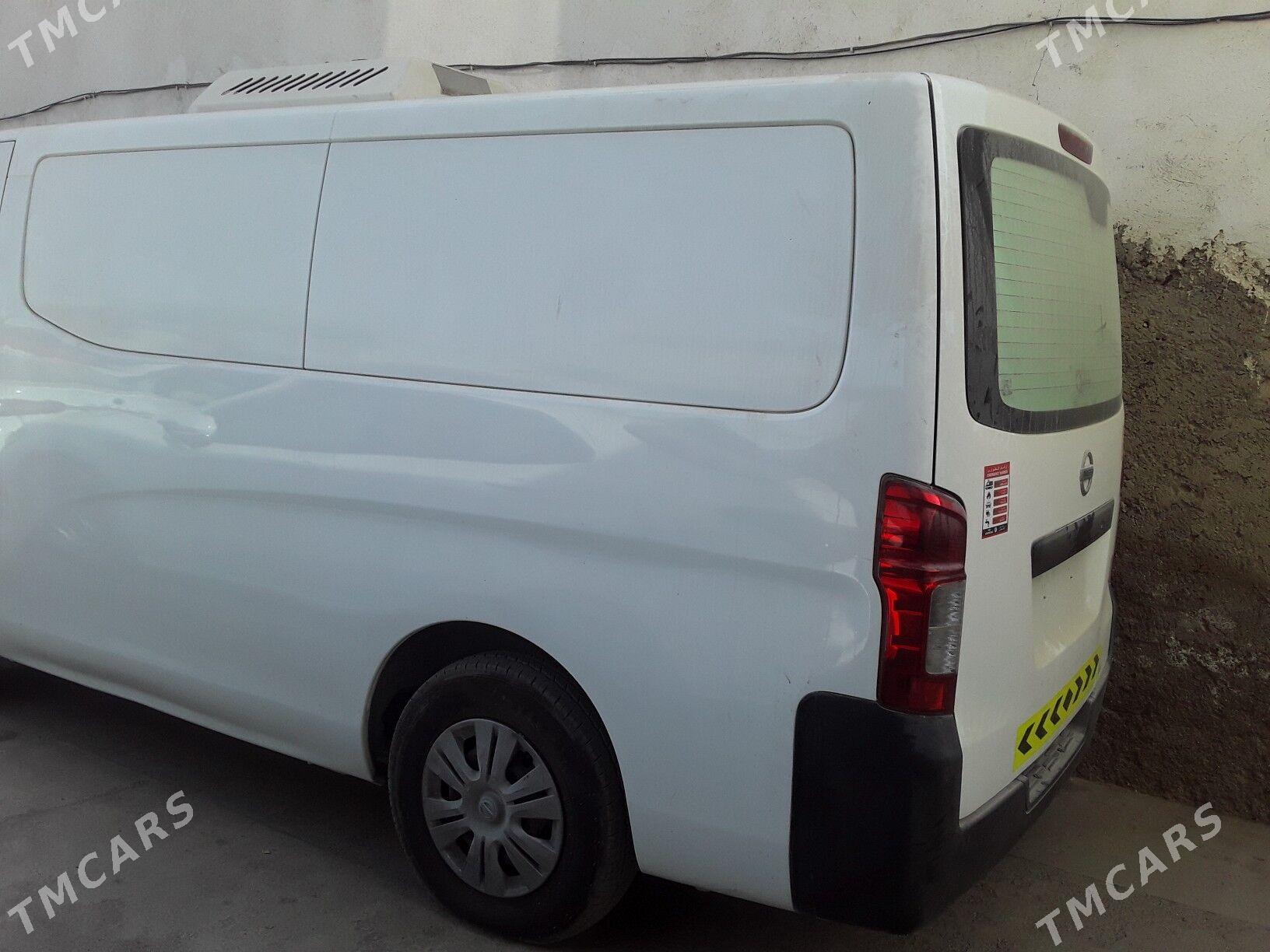 Nissan Urvan 2021 - 330 000 TMT - Мары - img 1