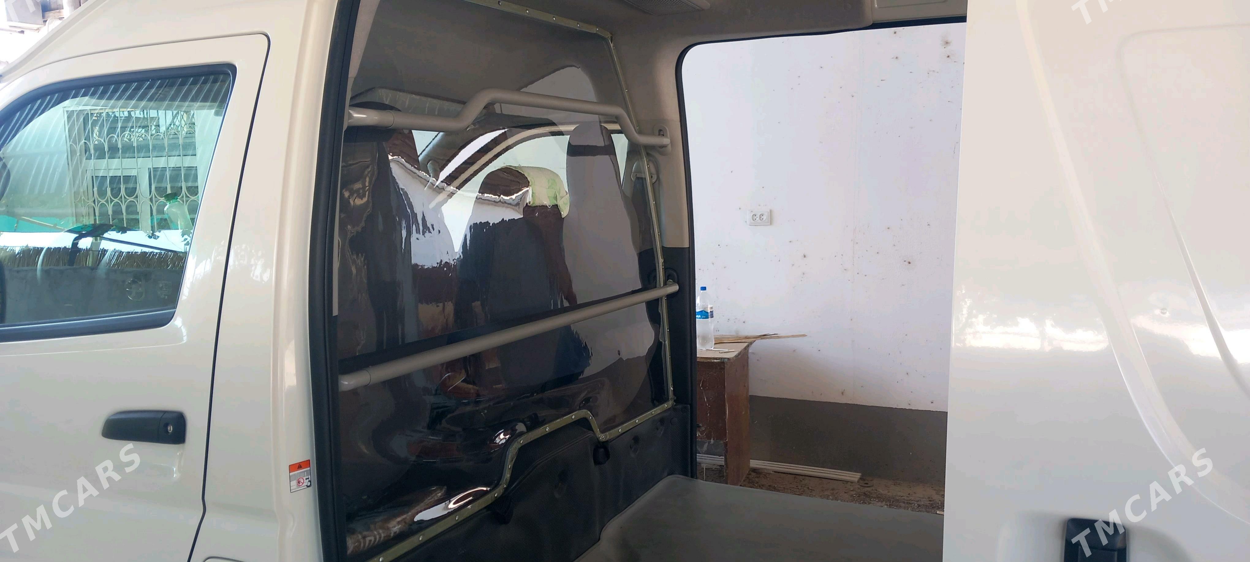 Toyota Hiace 2024 - 588 000 TMT - Кака - img 8