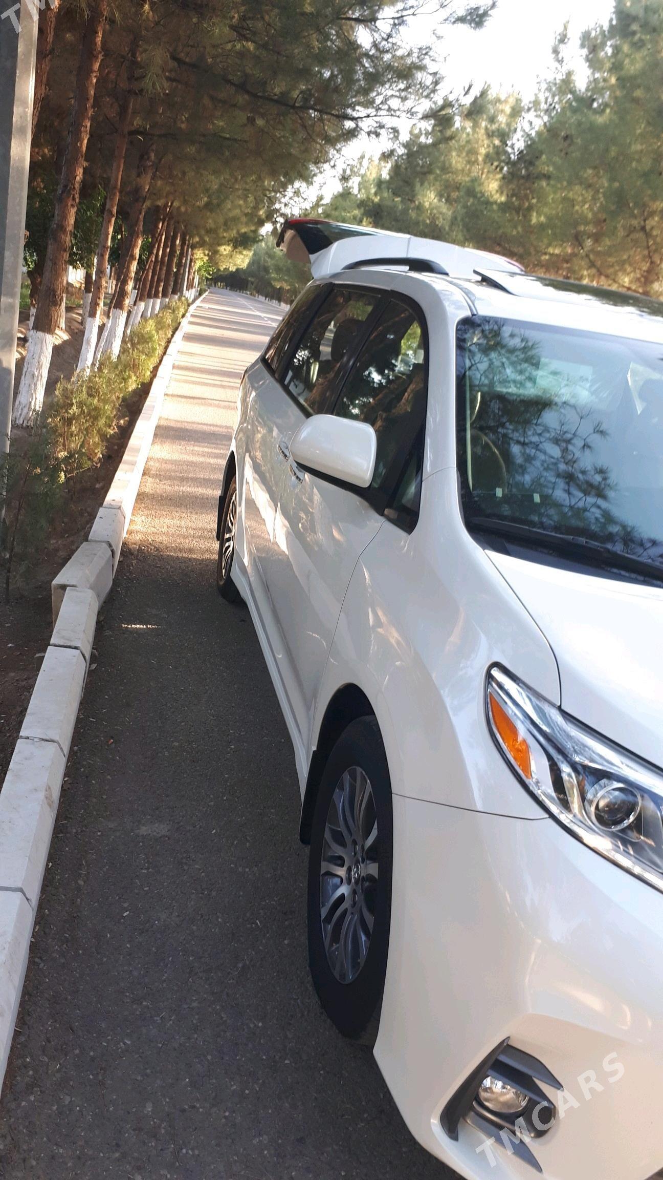 Toyota Sienna 2018 - 550 000 TMT - Мары - img 3