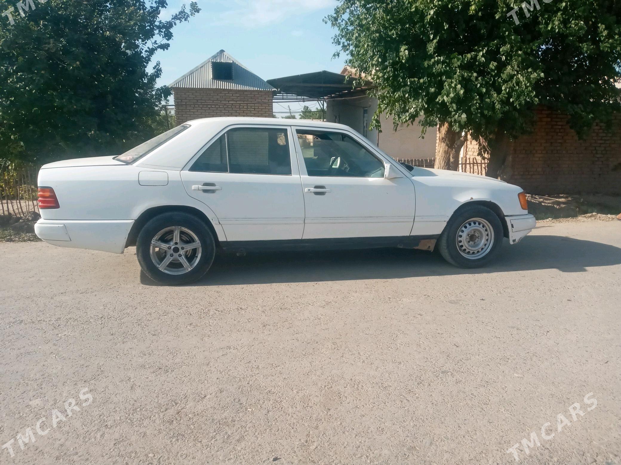 Mercedes-Benz W123 1986 - 25 000 TMT - Теджен - img 3