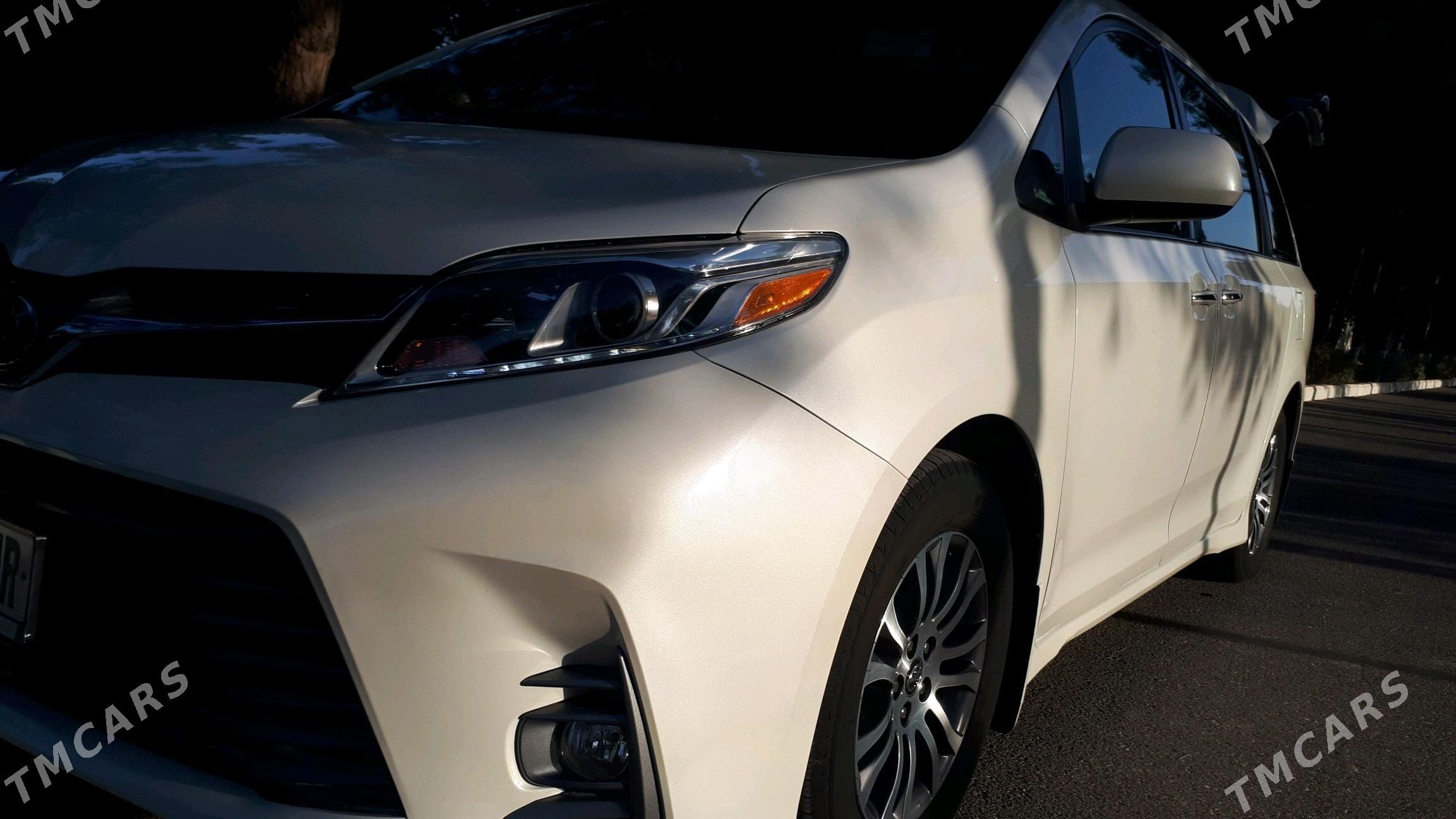 Toyota Sienna 2018 - 550 000 TMT - Мары - img 4